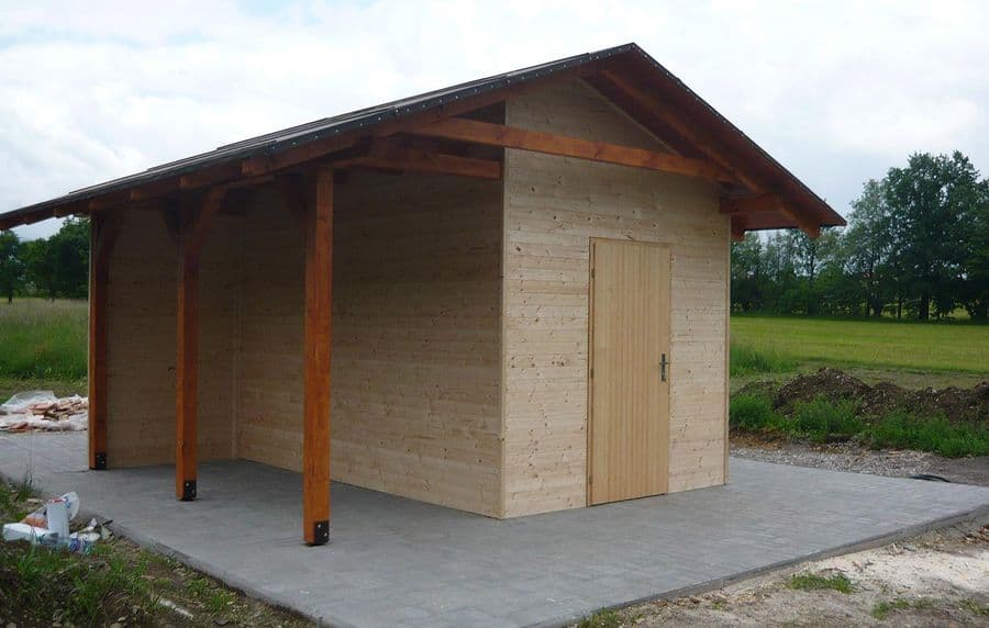 Dřevěný zahradní domek s vnějším dřevníkem